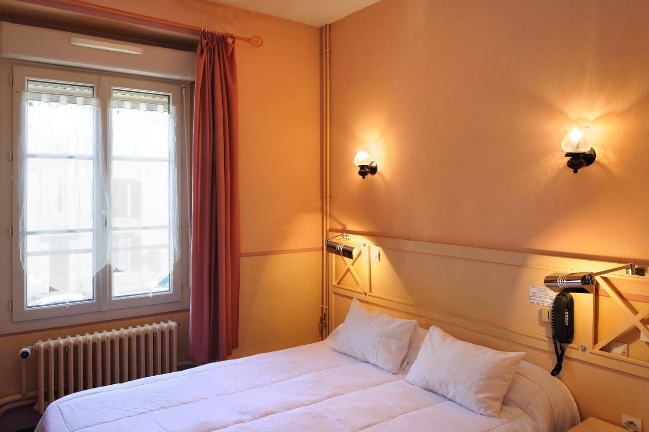 Logis Hostellerie Du Cheval Blanc Sainte-Maure-de-Touraine Exterior photo